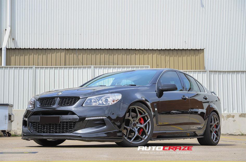 HOLDEN-COMMODORE-HSV-CLUBSPORT-R8-DOMINATE-GUNMETAL